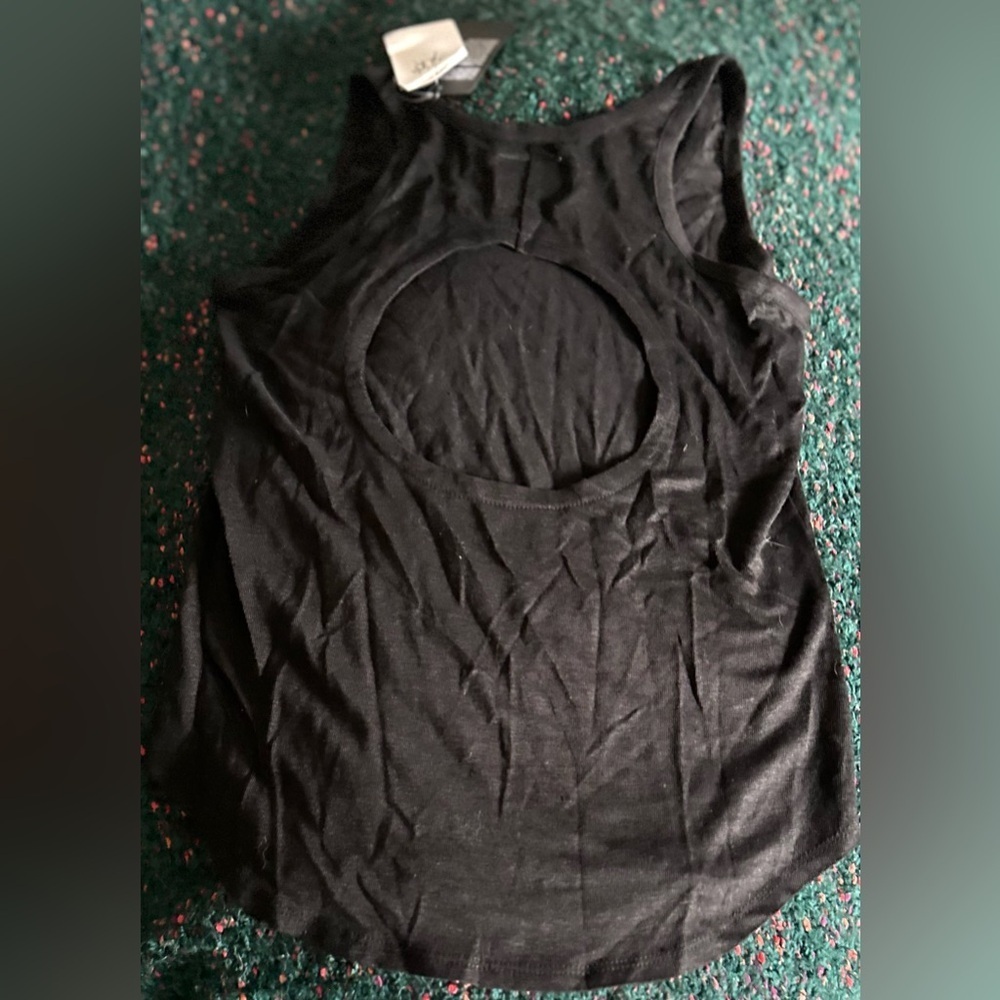 âźď¸RAREâźď¸đ¸Chaserđ¸đĽNWTđĽCircle Cutout Tank Top in True BlackâS